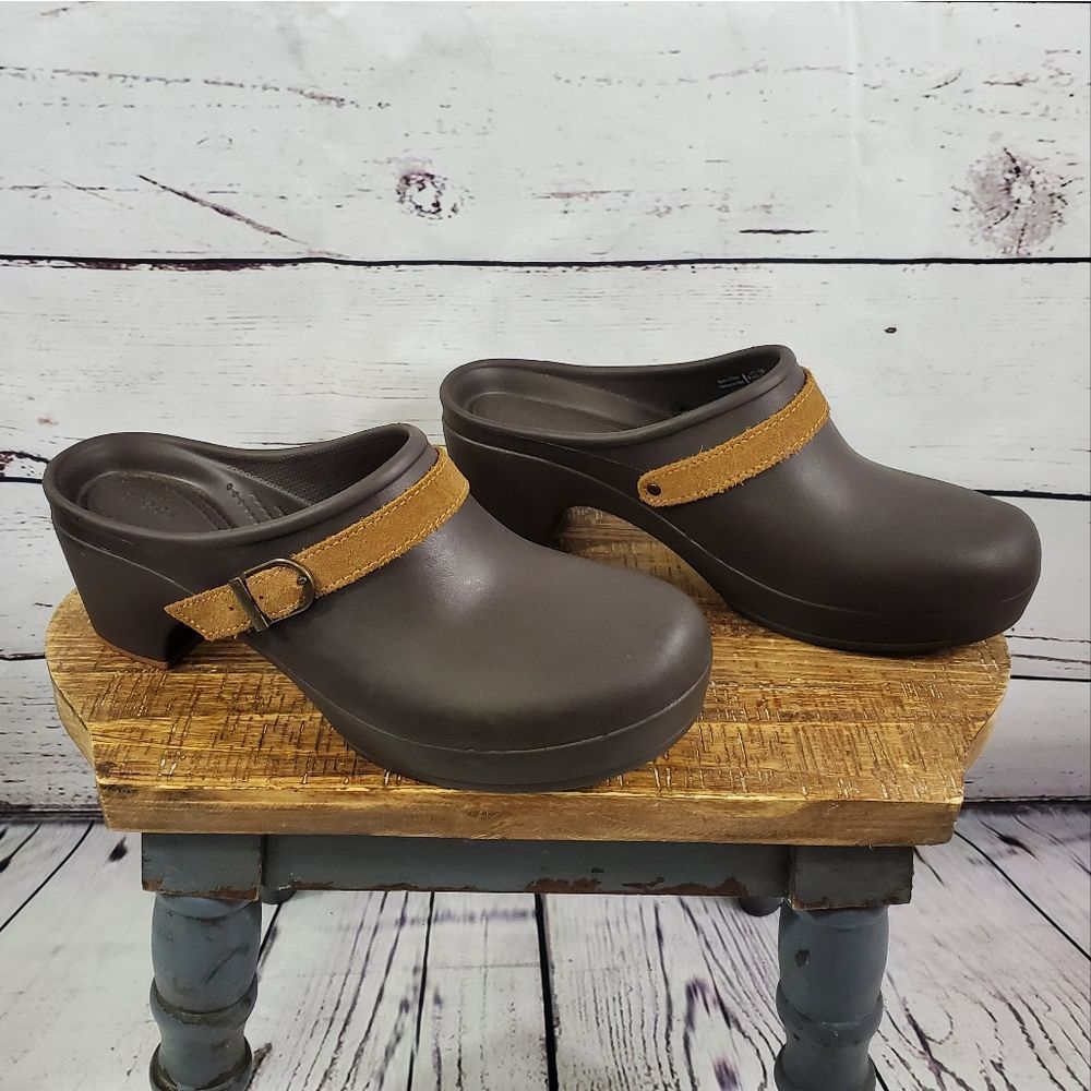CROCS Sarah Clog Size 9 Brown with Leather Strap Block Heel BRAND NEW!